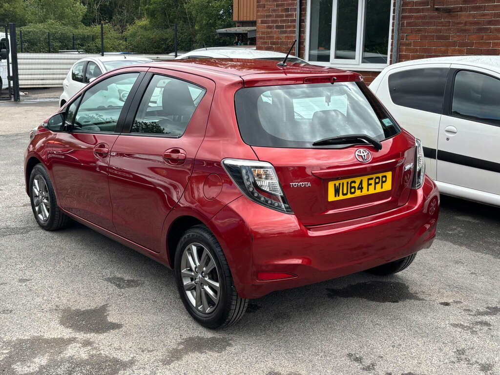 Toyota Yaris 1.4 D-4d Icon Plus Euro 5 Red #4