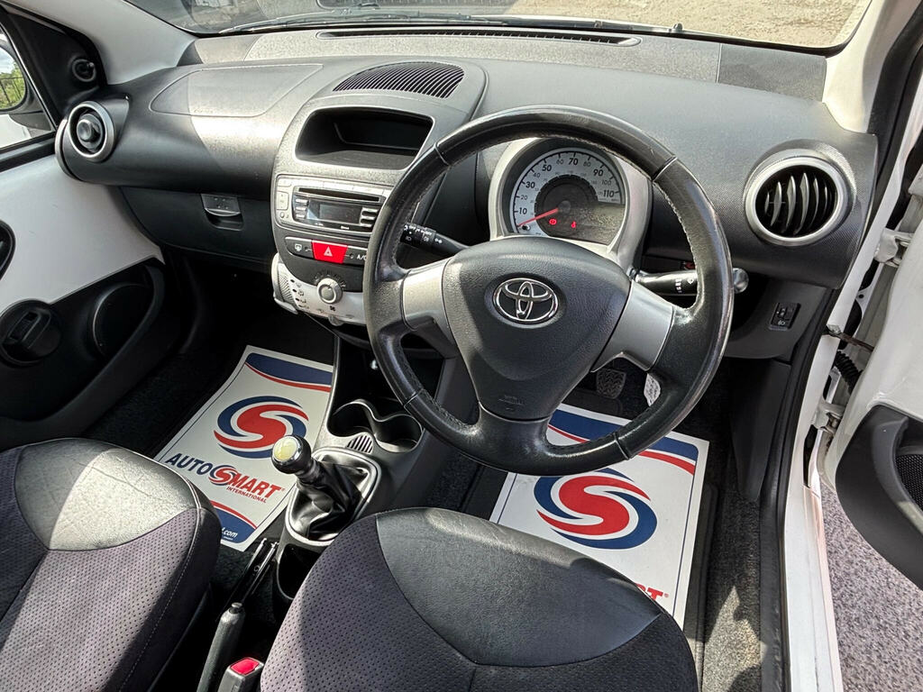 Toyota Aygo Hatchback 1.0 Black #28