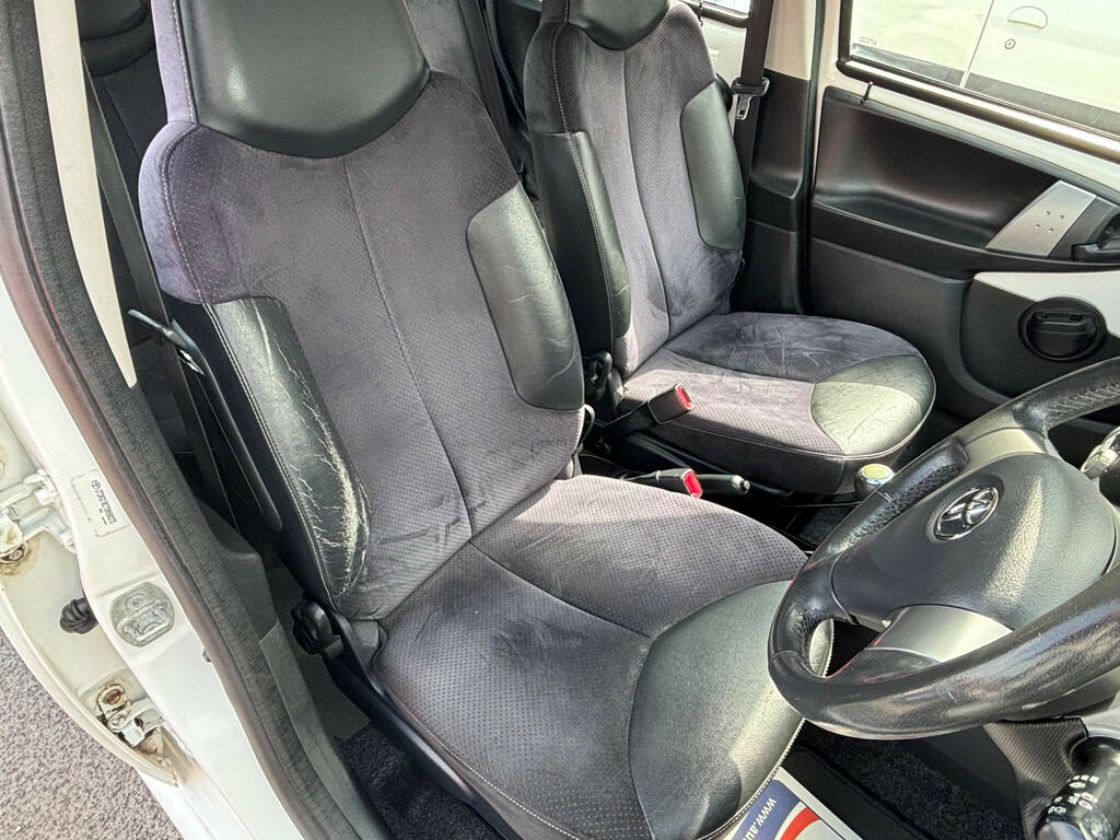 Toyota Aygo Hatchback 1.0 Black #41