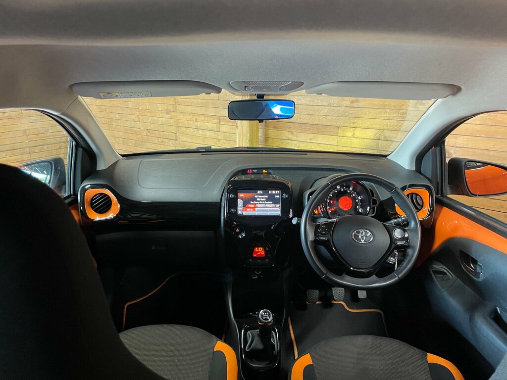 Toyota Aygo 1.0 Vvt-i X-cite Hatchback Euro Orange #2