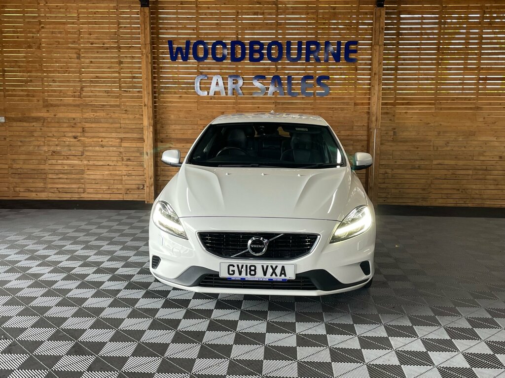 Volvo V40 2.0 T2 Gpf R-design Nav Plus Hatchback White #2