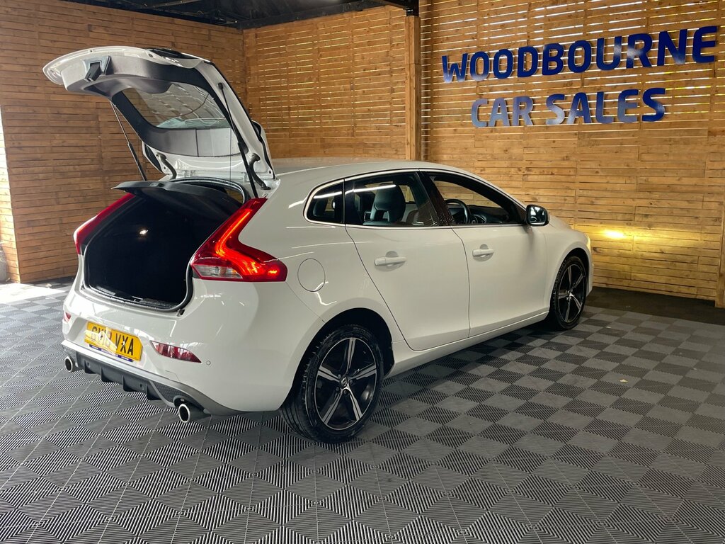 Volvo V40 2.0 T2 Gpf R-design Nav Plus Hatchback White #3