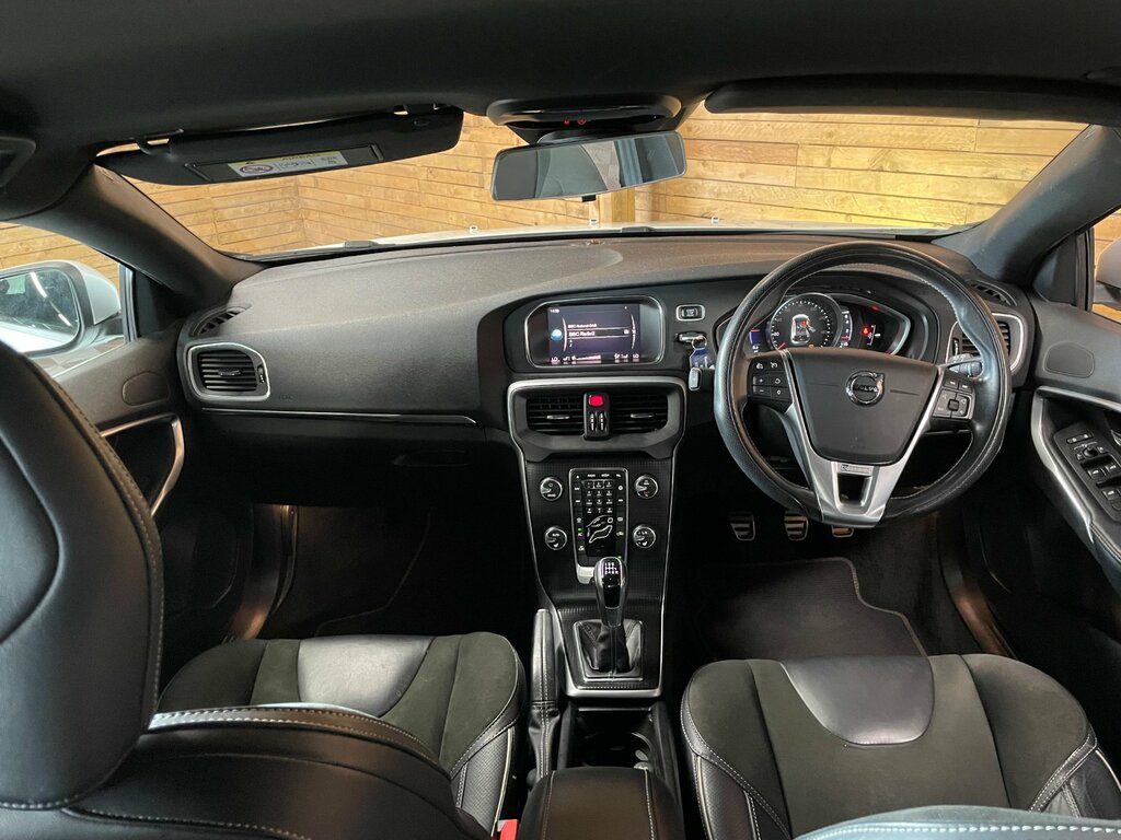 Volvo V40 2.0 T2 Gpf R-design Nav Plus Hatchback White #5
