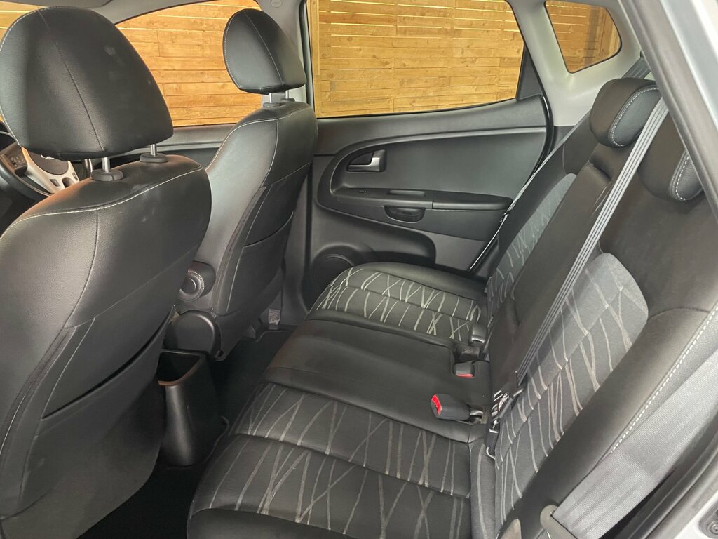 Kia Venga 1.6 4 Euro 6 #14