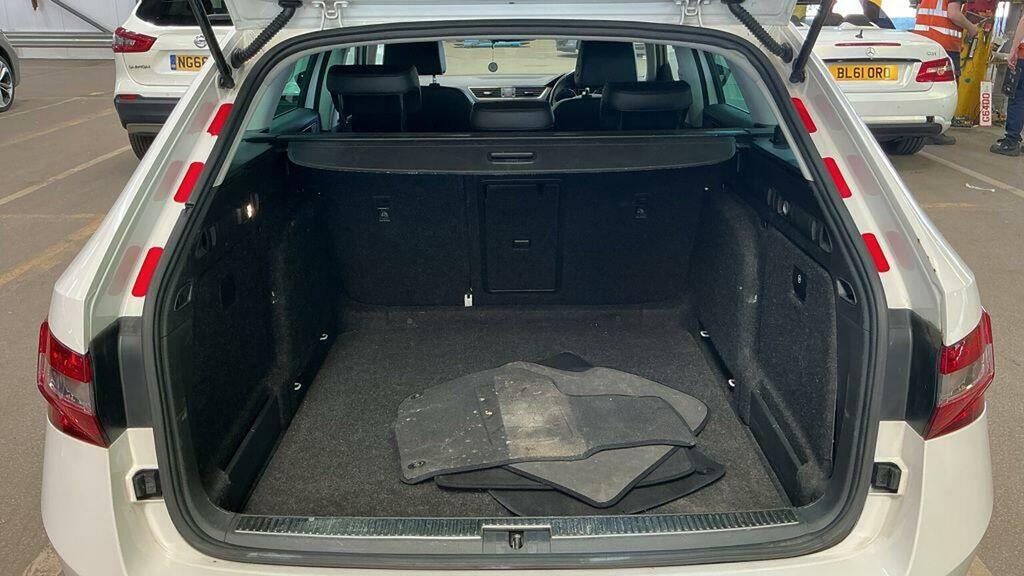 Skoda Superb Hatchback Silver #9