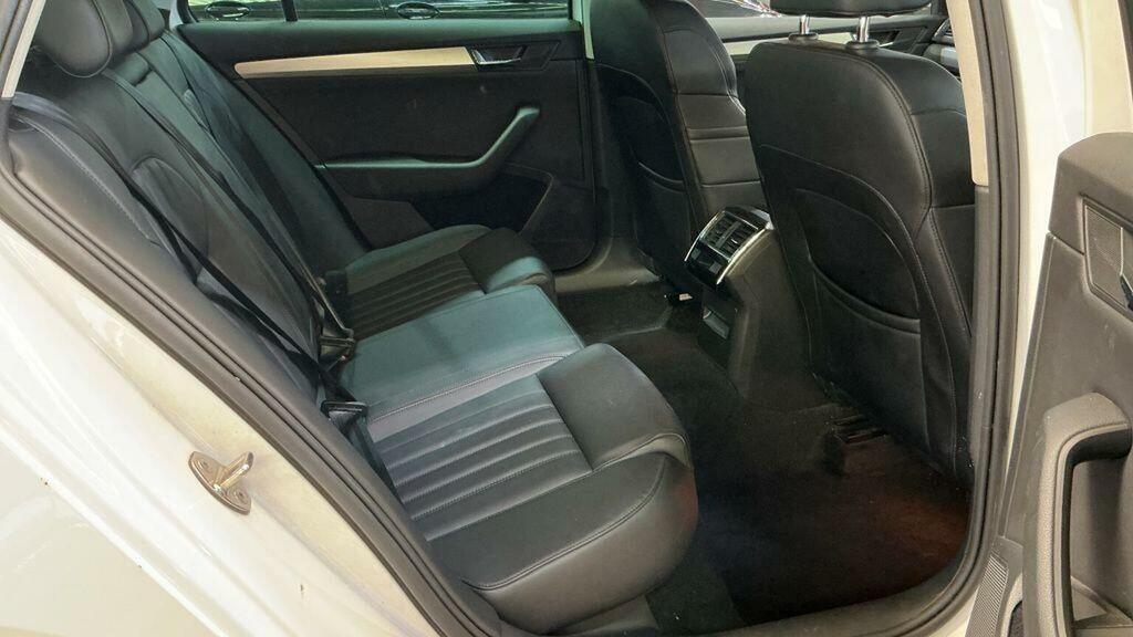 Skoda Superb Hatchback Silver #10