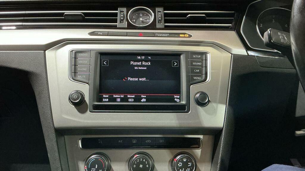 Volkswagen Passat Black #10
