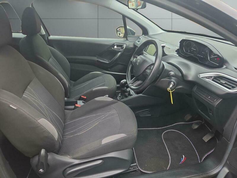 Peugeot 208 Active White #10