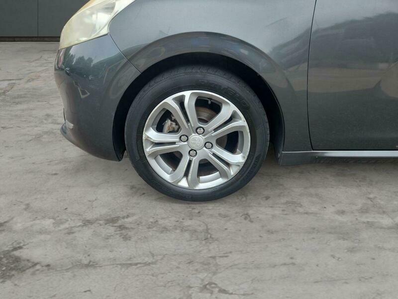 Peugeot 208 Active White #14