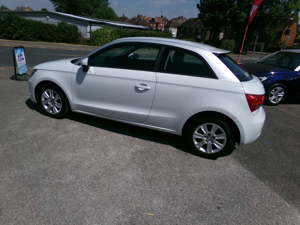 Audi A1 1.6 Tdi Se Hatchback Euro 5 Ss  #5