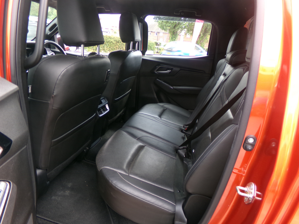 Isuzu D-Max 1.9 V-cross Double Cab 4X4 No Vat Black #11