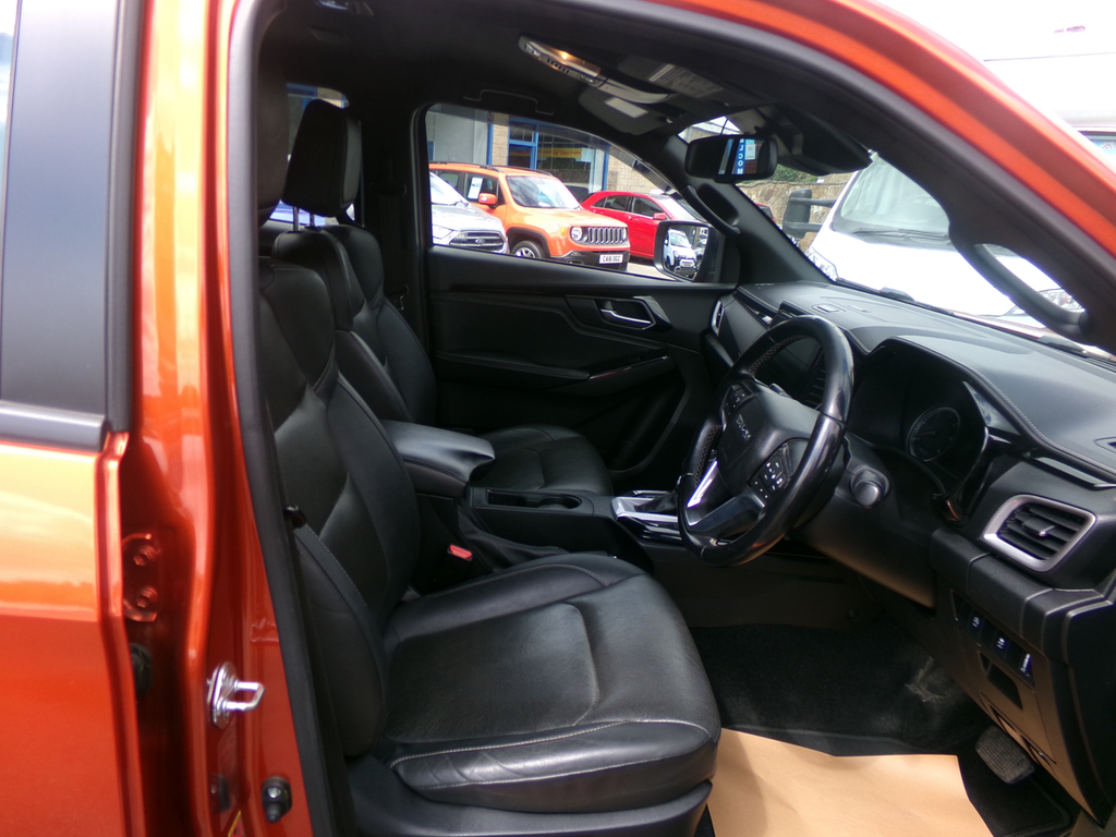 Isuzu D-Max 1.9 V-cross Double Cab 4X4 No Vat Black #9