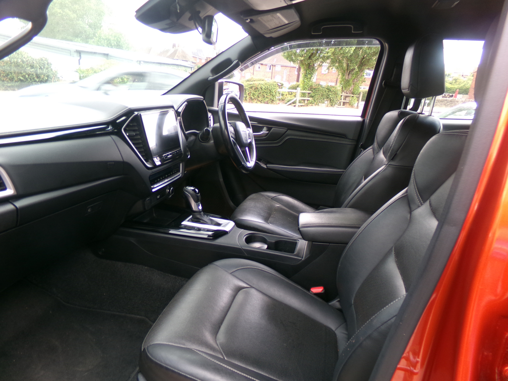Isuzu D-Max 1.9 V-cross Double Cab 4X4 No Vat Black #12