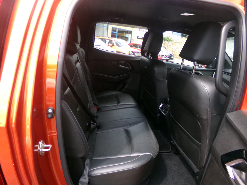 Isuzu D-Max 1.9 V-cross Double Cab 4X4 No Vat Black #10