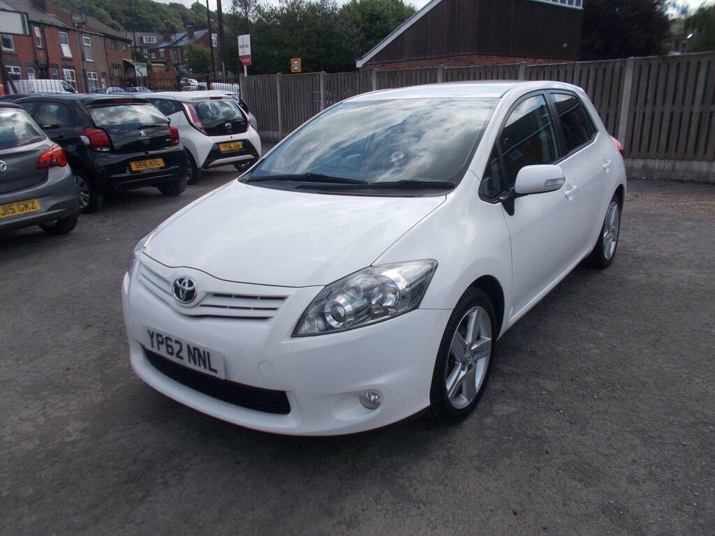 Toyota Auris 1.6 V-matic Sr Euro 5 White #3
