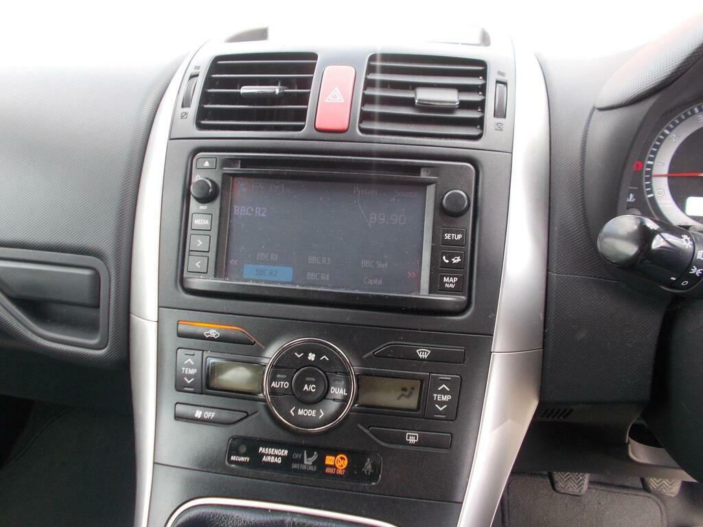 Toyota Auris 1.6 V-matic Colour Collection Euro 5 White #14