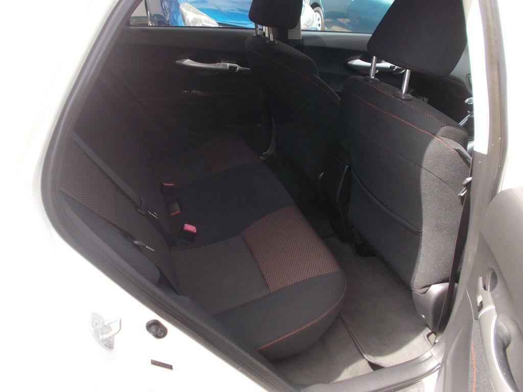 Toyota Auris 1.6 V-matic Colour Collection Euro 5 White #9