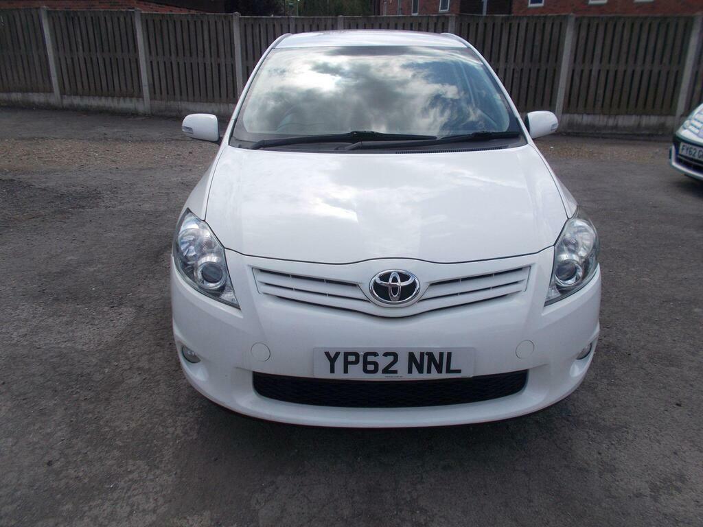 Toyota Auris 1.6 V-matic Sr Euro 5 White #2
