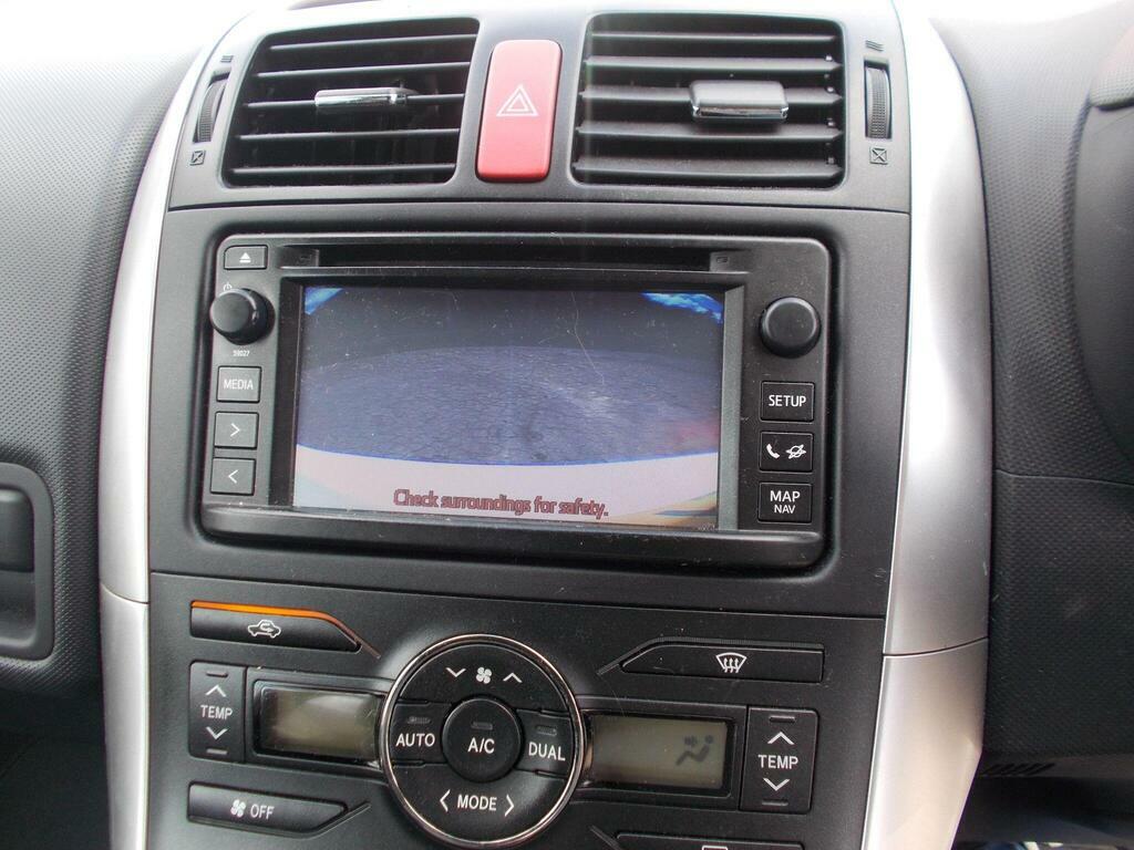 Toyota Auris 1.6 V-matic Colour Collection Euro 5 White #15