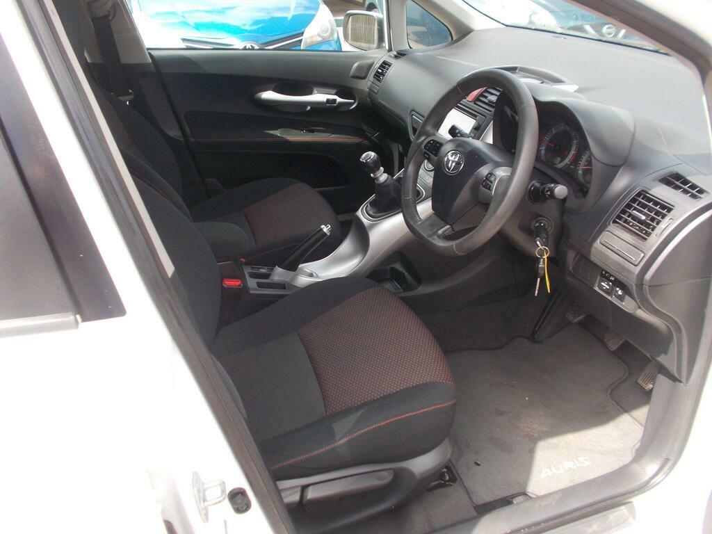 Toyota Auris 1.6 V-matic Colour Collection Euro 5 White #10