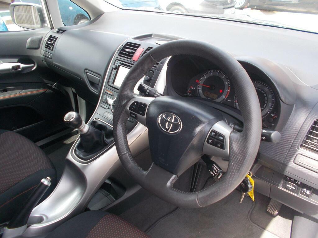 Toyota Auris 1.6 V-matic Colour Collection Euro 5 White #11