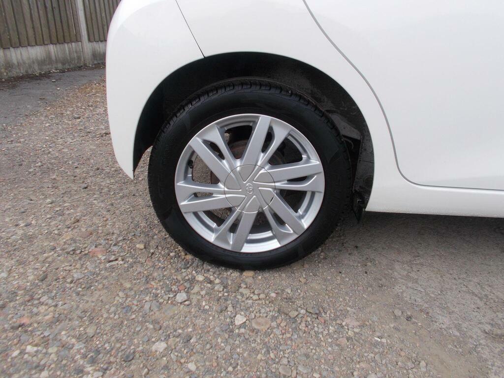 Toyota Aygo 1.0 Vvt-i X-pure White #9