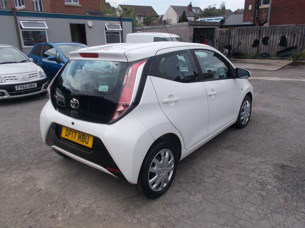 Toyota Aygo 1.0 Vvt-i X-play 69 Bhp Red #7