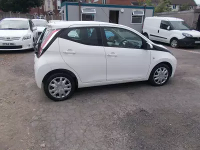 Toyota Aygo 1.0 Vvt-i X-pure White #8