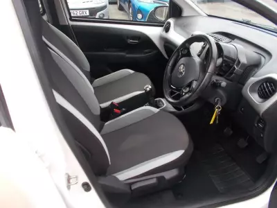 Toyota Aygo 1.0 Vvt-i X-pure White #11