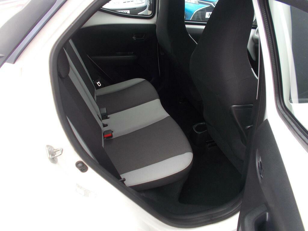 Toyota Aygo 1.0 Vvt-i X-play 69 Bhp Red #10