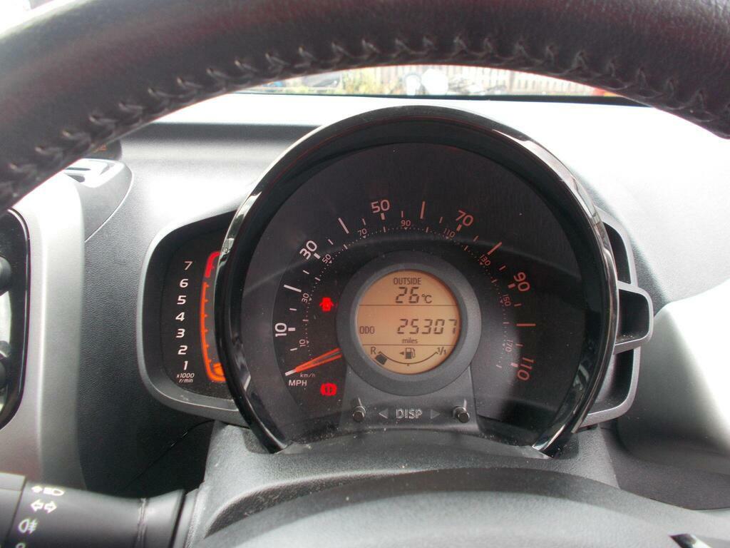 Toyota Aygo 1.0 Vvt-i X-play 69 Bhp Red #14