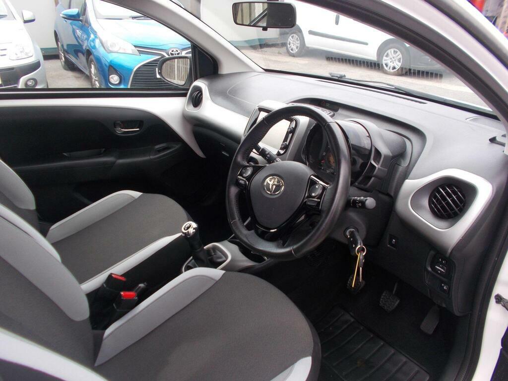 Toyota Aygo 1.0 Vvt-i X-play 69 Bhp Red #13