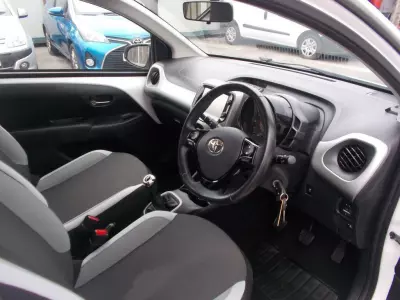 Toyota Aygo 1.0 Vvt-i X-pure White #13