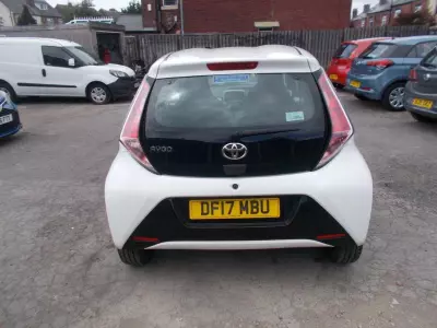 Toyota Aygo 1.0 Vvt-i X-pure White #6