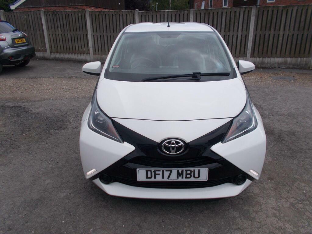 Toyota Aygo 1.0 Vvt-i X-play Euro 6 White #2