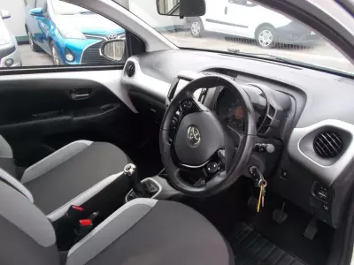 Toyota Aygo 1.0 Vvt-i X-pure White #12