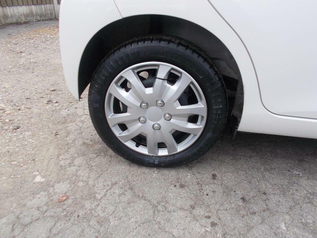 Toyota Aygo 1.0 Vvt-i X-play 69 Bhp Red #9