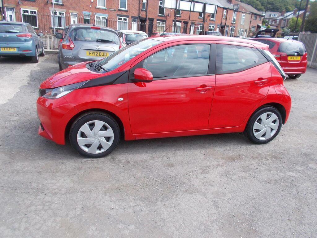 Toyota Aygo 1.0 Vvt-i X-play Euro 6 Red #4