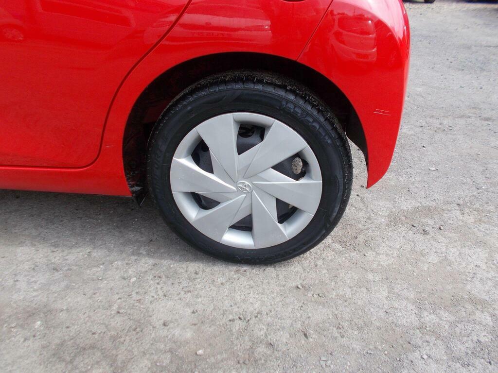 Toyota Aygo 1.0 Vvt-i X-play Euro 6 Red #5