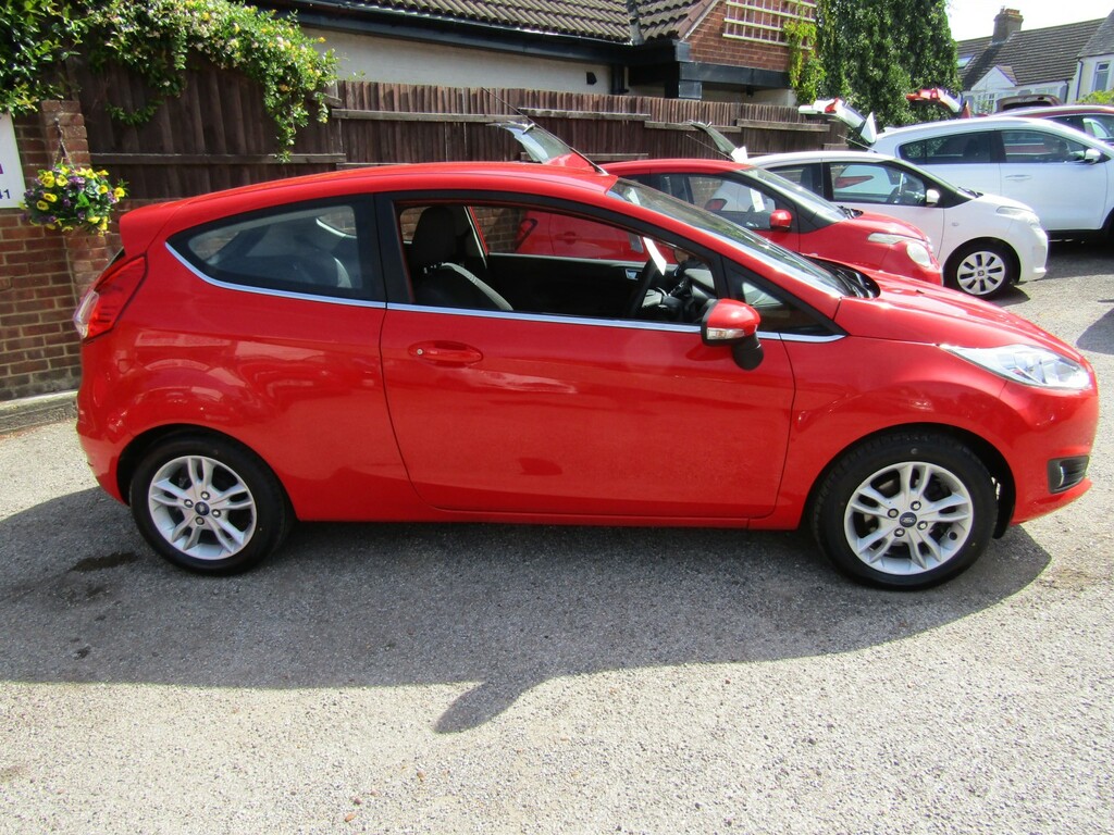 Ford Fiesta 1.25 Zetec 2 Former Keepers Only 73 000 Miles. Ser Red #3