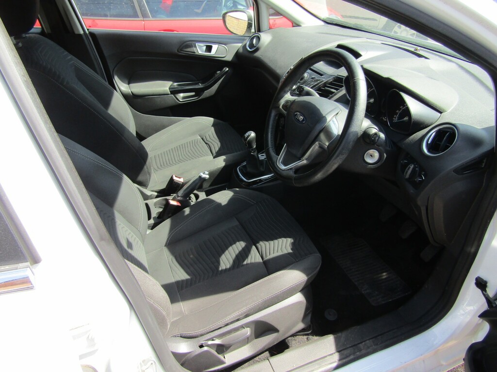 Ford Fiesta 1.25 Zetec 64000 Miles One Owner From New 35 Tax White #5