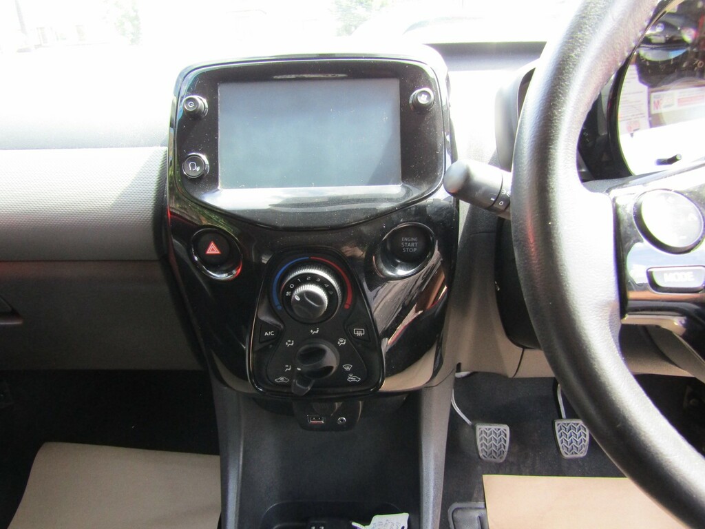 Peugeot 108 108 Active Red #8