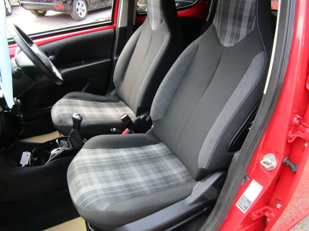 Peugeot 108 108 Active Red #11