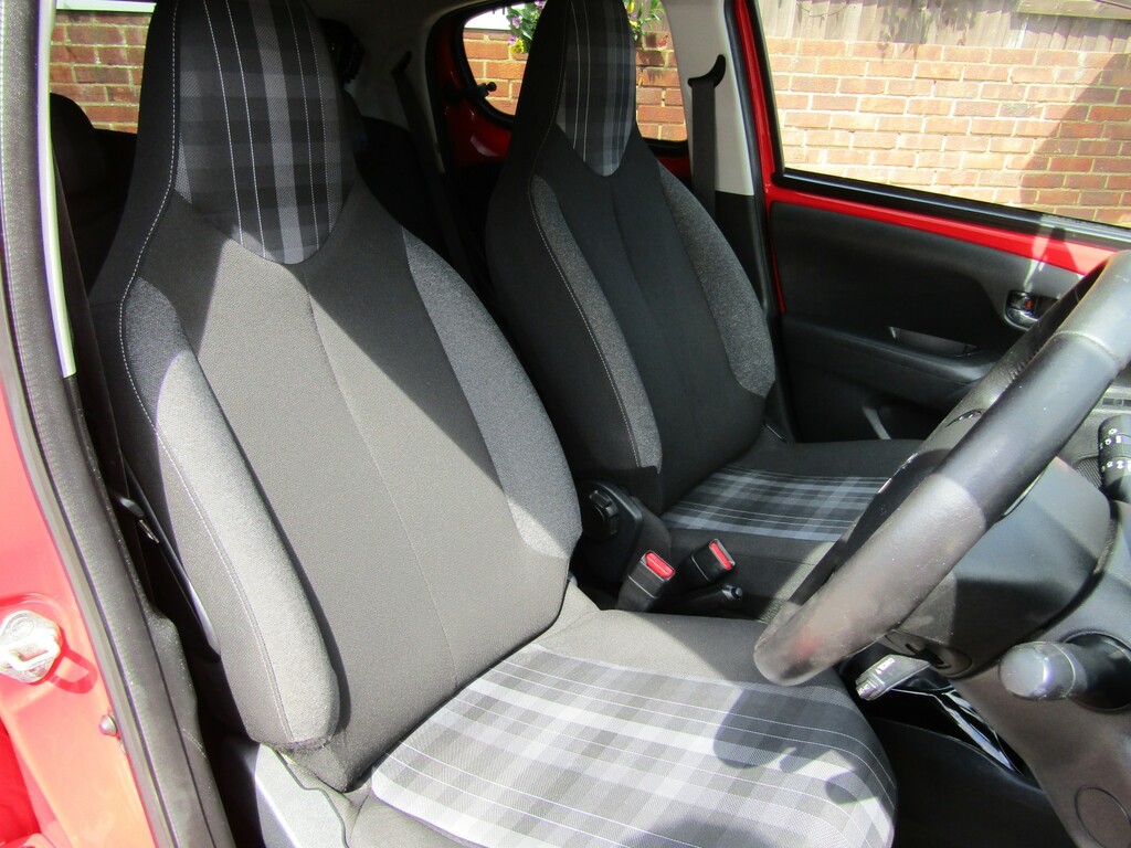 Peugeot 108 108 Active Red #22