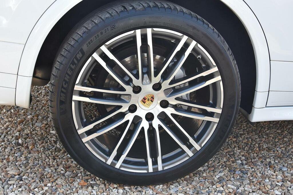 Porsche Cayenne 4.1 S D Platinum Edition Tiptronic S 379 Bhp Black #9