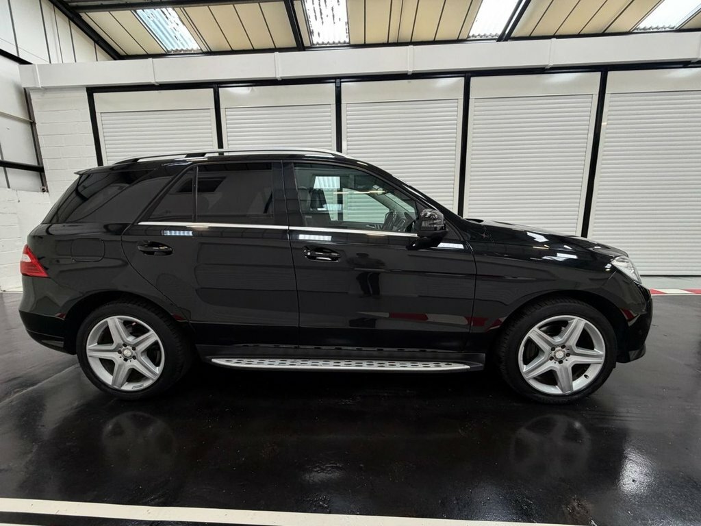 Mercedes-Benz M Class 3L Amg Sport Black #6