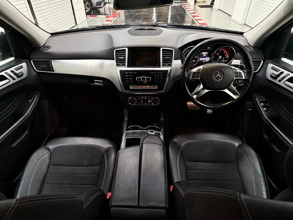 Mercedes-Benz M Class 3L Amg Sport Black #3