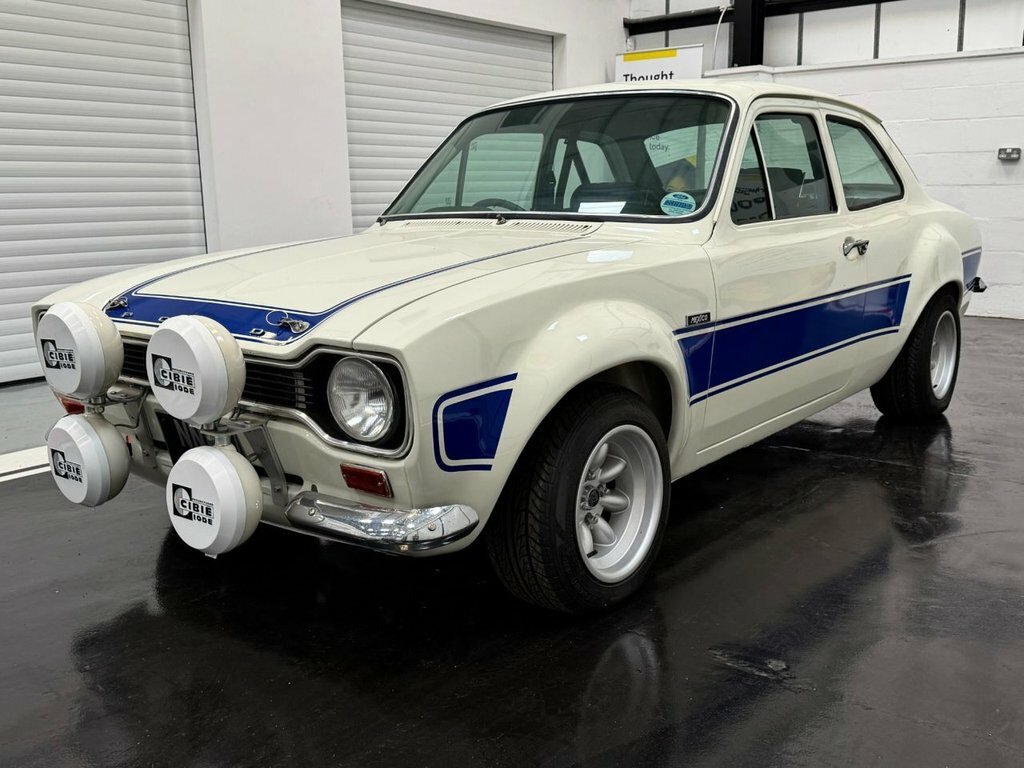 Ford Escort Saloon White #5