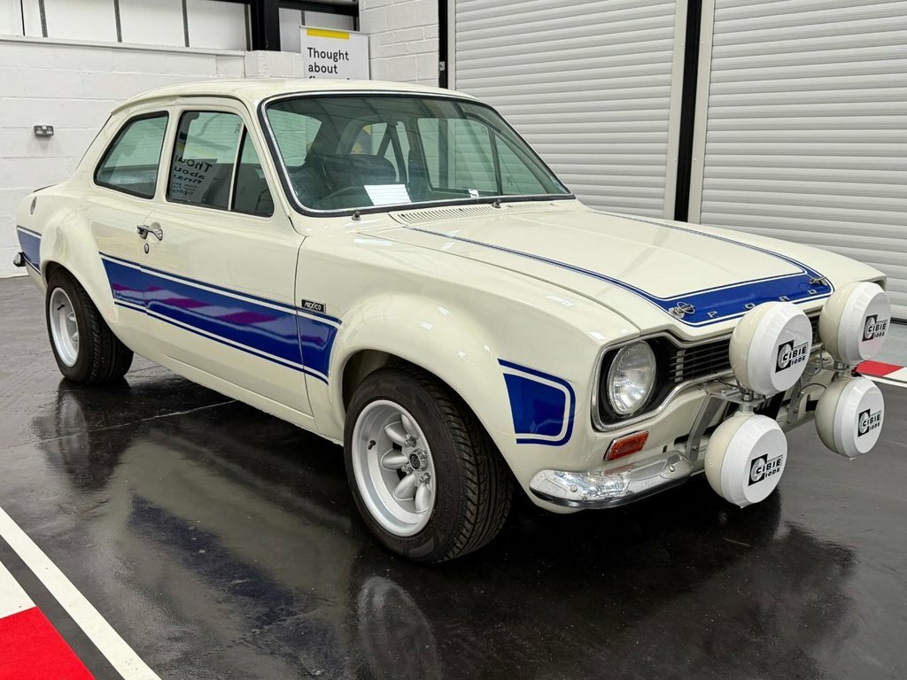 Ford Escort Saloon White #4