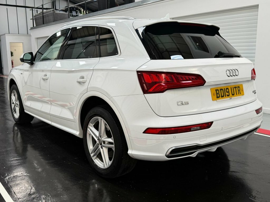 Audi Q5 2L S Line BD19UTR White #2